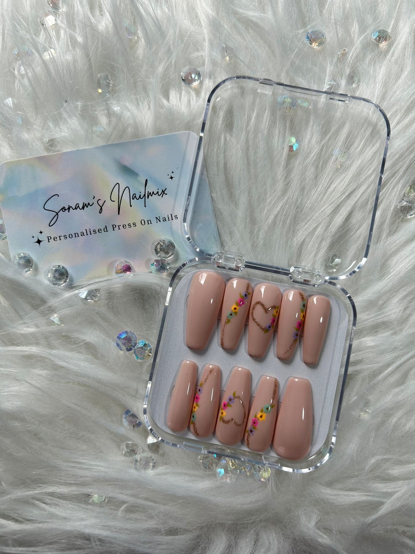 Daisy Chain Nails