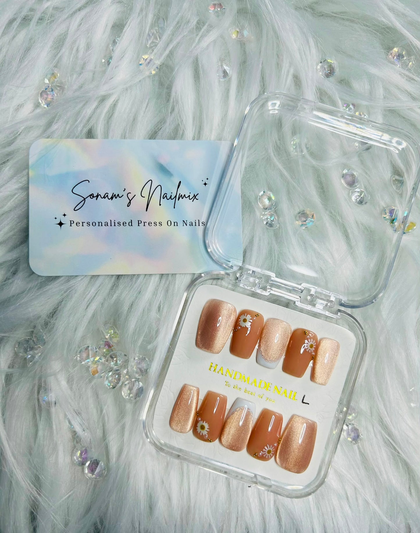 Daisy Chain Nails