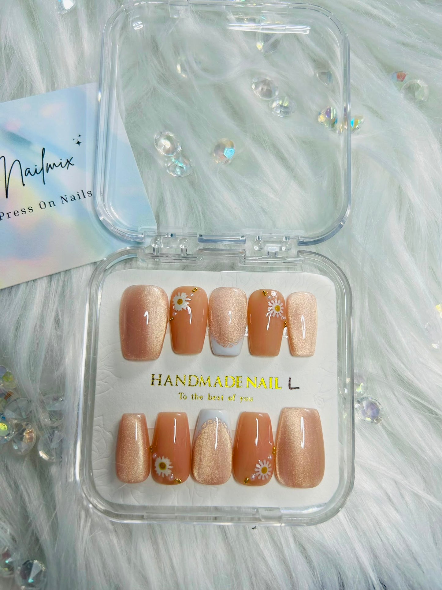 Daisy Chain Nails